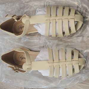 Paprika size 6.5 cream color flats